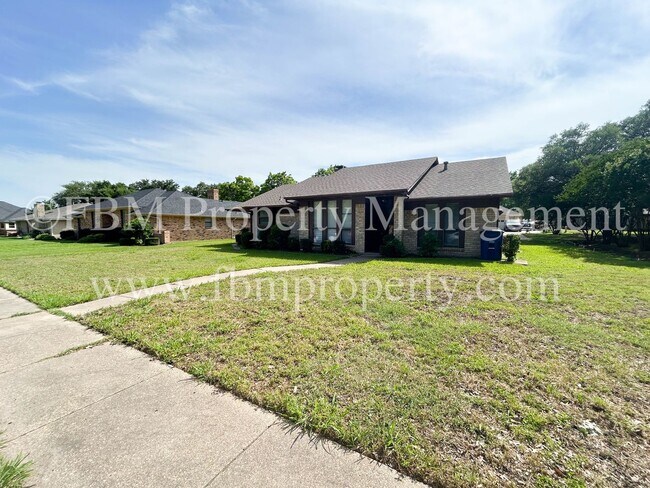 Building Photo - 2006 Pleasant Dr