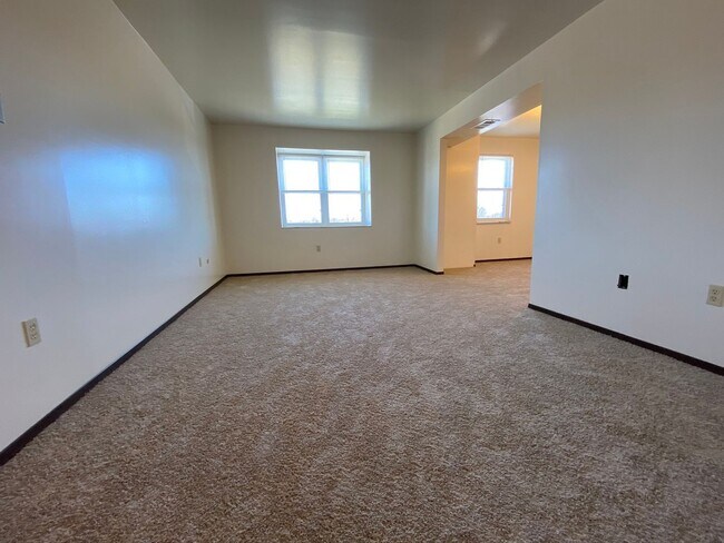 Foto del edificio - Spacious 2BR at Bellwood Manor! Great North Hills Location! Call Today!