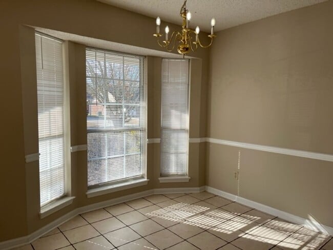 Building Photo - Rockcreek Dr #10 &amp; 12