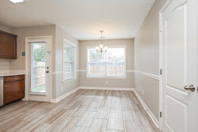Building Photo - 1632 Beaconcrest Cir