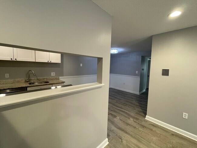Building Photo - 17 Walden Dr
