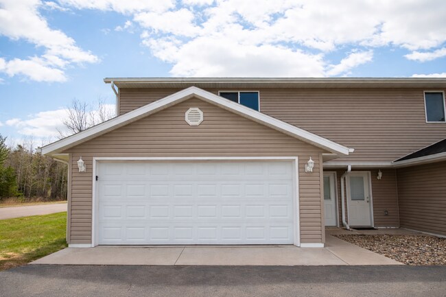 Foto del edificio - Mark Ave Townhomes