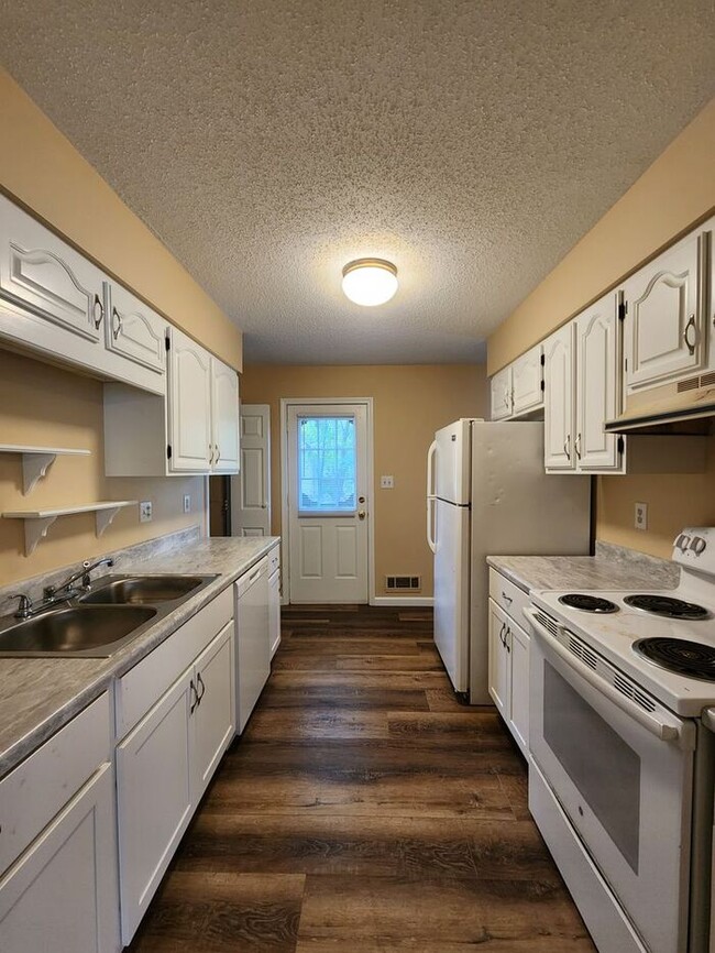 Building Photo - West Asheville Bungalow