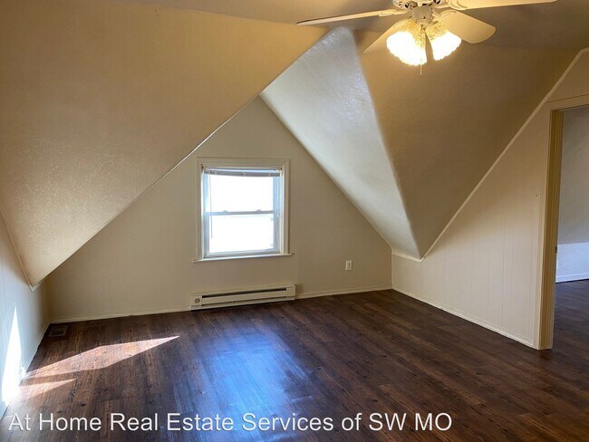 Building Photo - 1415 E Elm St