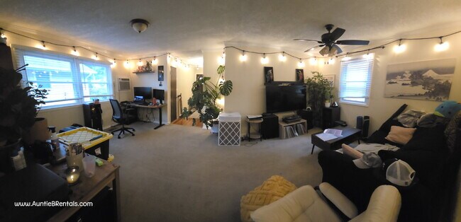 Building Photo - 2BR/1BA Duplex in NE Minneapolis 8/1 move in