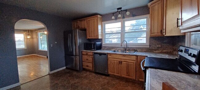 Building Photo - Spacious 4-Bedroom, 2-Bath Home Available ...
