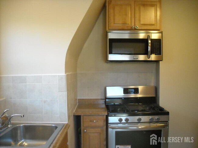Building Photo - 301 Penfield Pl