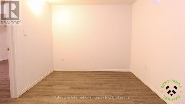 Building Photo - 404 Grange Rd