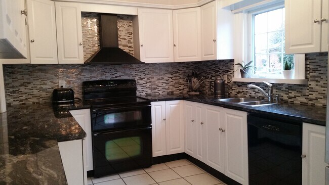 Building Photo - 1124 Highgate Pl