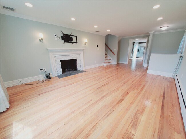 Building Photo - 5 Jersey Lane, Norwalk, CT 06851 - 4 BR 3 ...