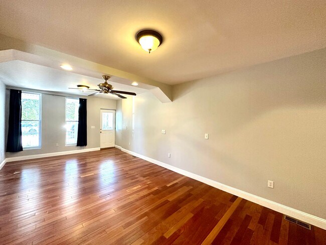 Foto del edificio - Charming 3 Bedroom/2.5 Bathroom Townhome in Hampden!