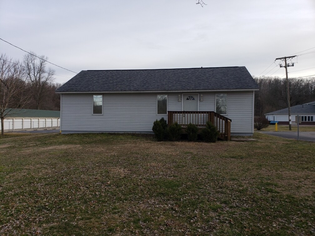 Building Photo - 1062 River Rd