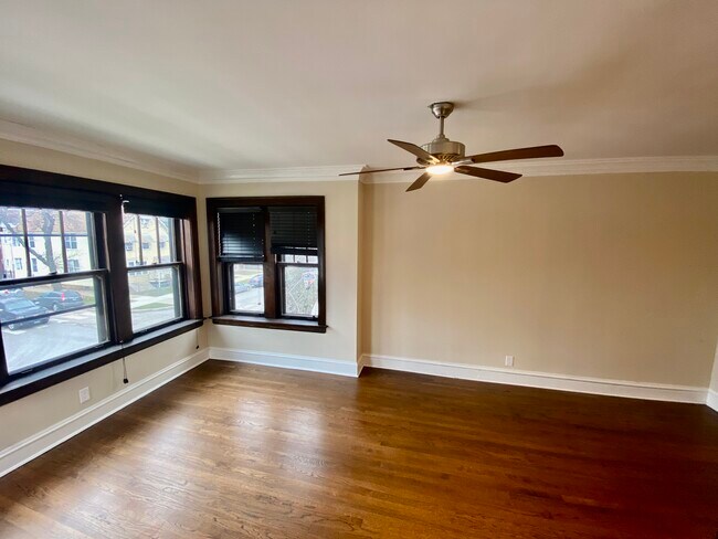 Building Photo - 3300 N Albany Ave