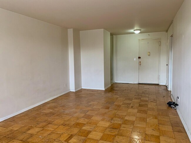 Foto del edificio - 10 Huron Ave