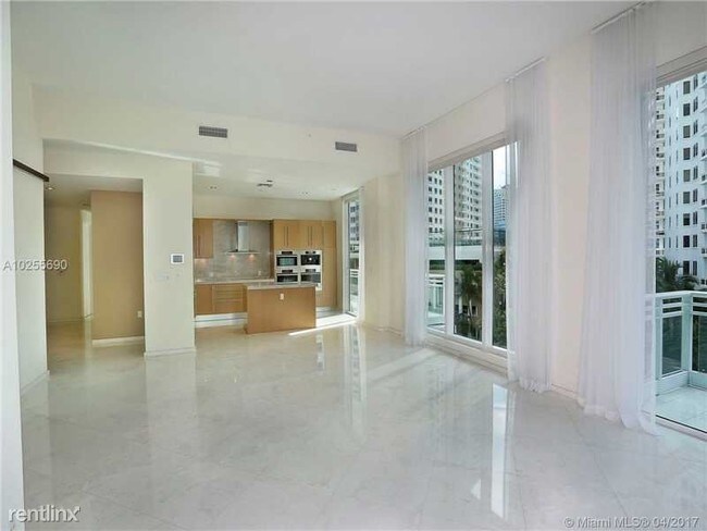 Foto del edificio - 900 Brickell Key Blvd