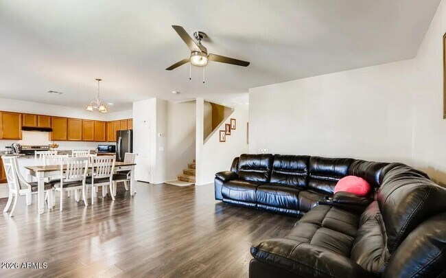 Foto del edificio - 6144 W Freeway Ln
