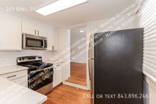 Building Photo - 369 King St