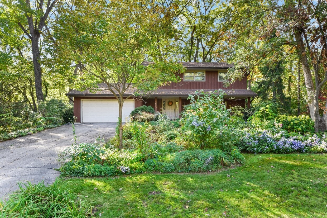 1889 Paddock Pl, Fitchburg, WI 53575 House Rental in Fitchburg, WI