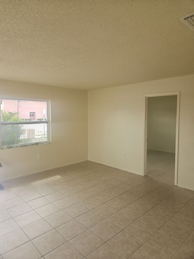 Building Photo - 3/2 DUPLEX