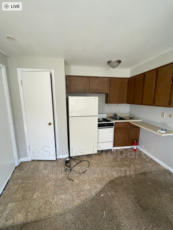 1 Lunar Ln, Coraopolis, PA 15108 Condo for Rent in Coraopolis, PA