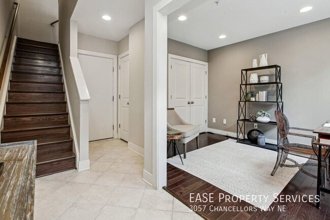 Building Photo - 3057 Chancellor's Way NE