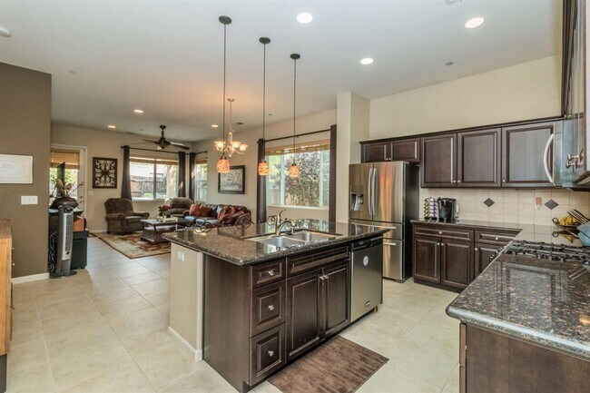 Foto del edificio - 10598 N. Whitney Avenue (Chestnut & Intern...