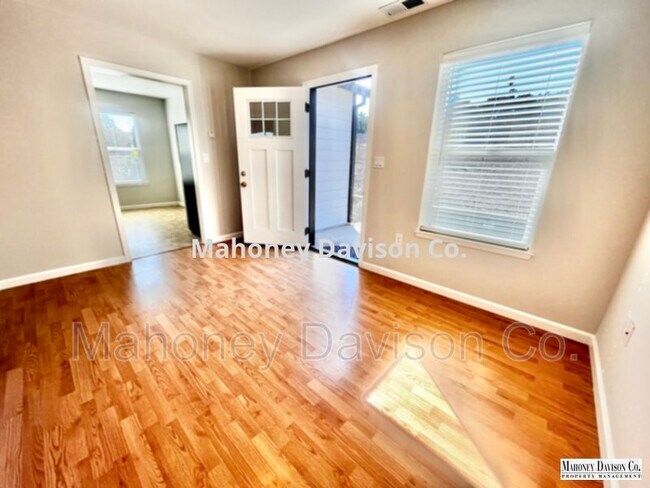 Foto del edificio - 3189 Eastman Ln