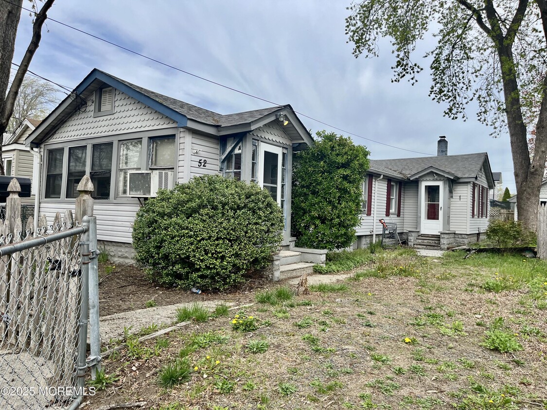 Primary Photo - 52 Shoreland Terrace