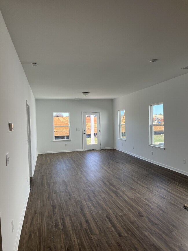 Building Photo - New Charming 3-Bed, 2-Bath Retreat with 1,573 Sq Ft of Comfort in Shelbyville!