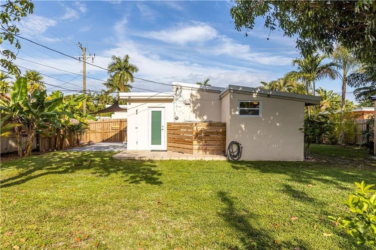 Primary Photo - Beautiful home in quiet neighborhood