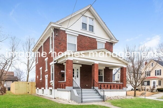 Building Photo - Charming 3 Bedroom Home with Fenced Yard