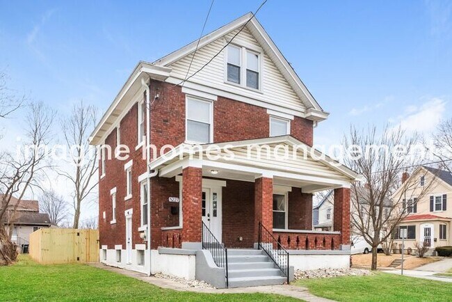 Foto del edificio - Charming 3 Bedroom Home with Fenced Yard
