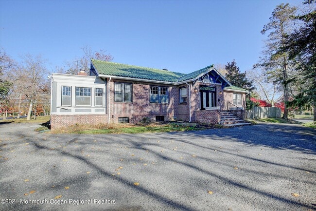 Building Photo - 589 Westwood Ave