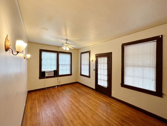 Foto del edificio - Beautiful 1 Bedroom Home Near Sorority Row!!!
