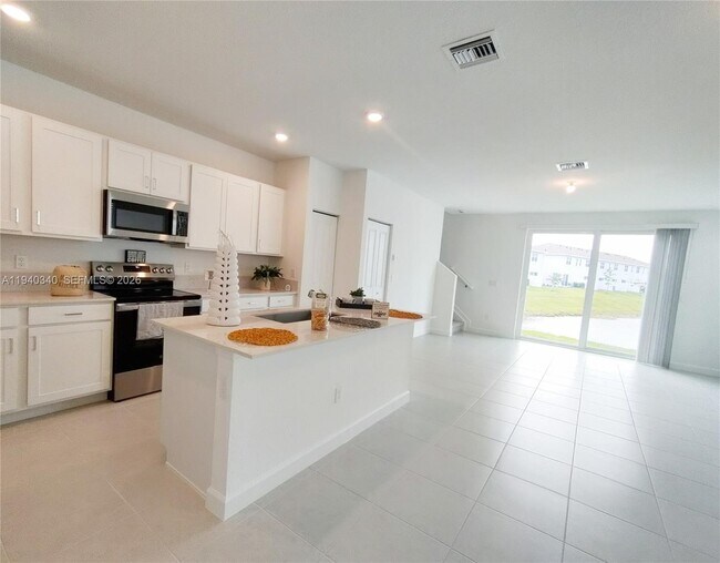 Foto del edificio - 400 SE Crossoak Ln