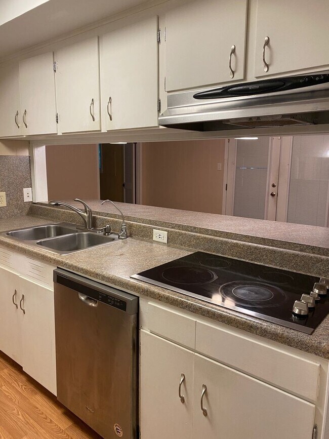 Foto del edificio - Must see this Beautiful 3/2 home in Villag...