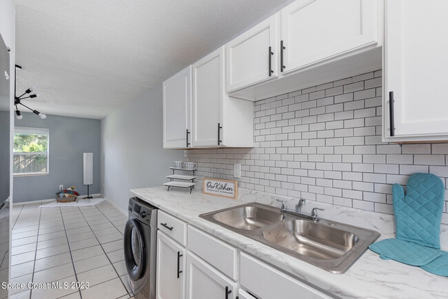 Foto del edificio - 1734 Avocado Ave