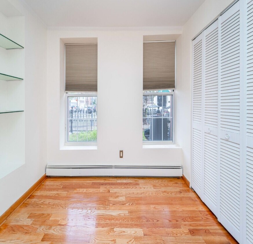 Primary Photo - 2302 30th Ave