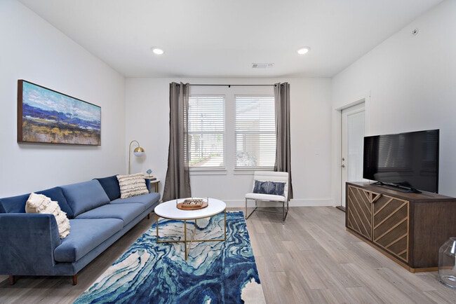 Building Photo - Echo Park