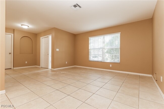 Building Photo - 15619 Sunny Crest Ln