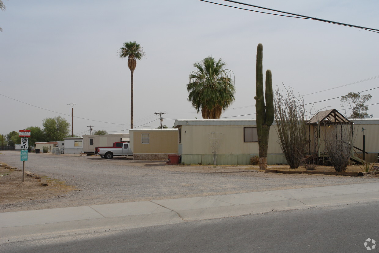 Building Photo - The Palms Mobile Home Park-82 Sp.