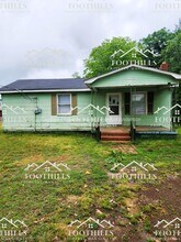 Building Photo - 213 Fretwell Dr