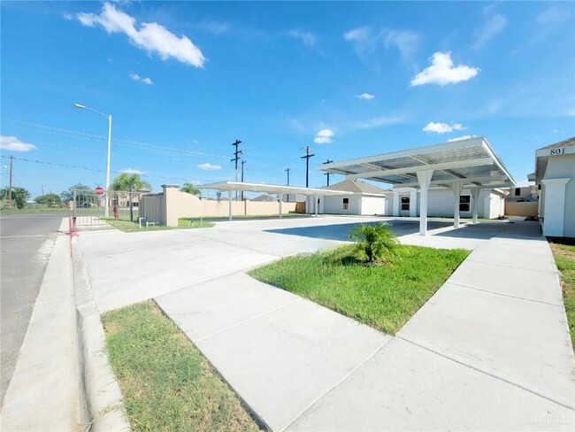 Building Photo - 801 Sunset Dr