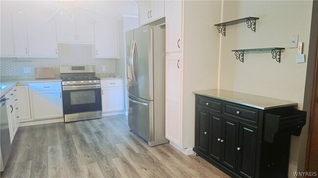 Building Photo - 79 Rosemont Dr