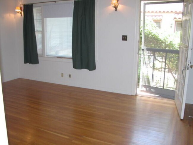 Foto del edificio - 2553 College Ave