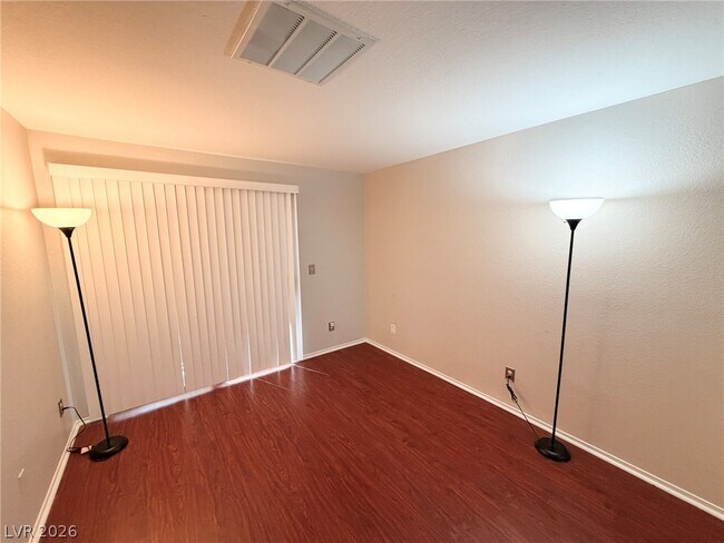 Foto del edificio - 5211 S Lindell Rd