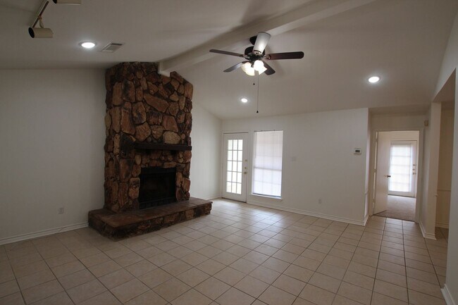 Foto del edificio - Available Now! 2 Bedroom 2 BathTownhome!
