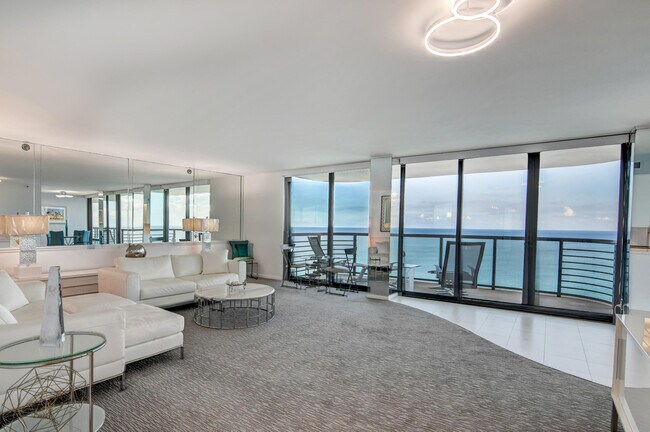 Building Photo - 250 S Ocean Blvd