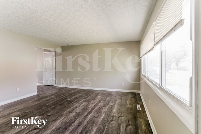 Building Photo - 4877 Folger Dr