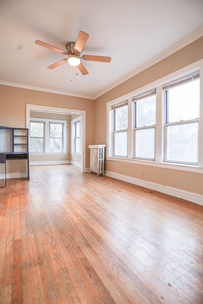 Foto del edificio - 5149 N Troy St